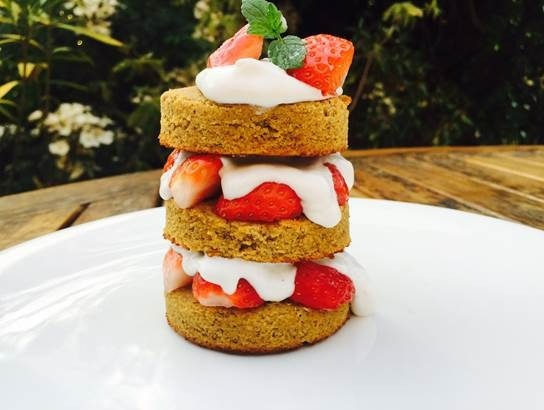 Recipe: Sugar, wheat and dairy free Shortbread with Strawberries and Cream